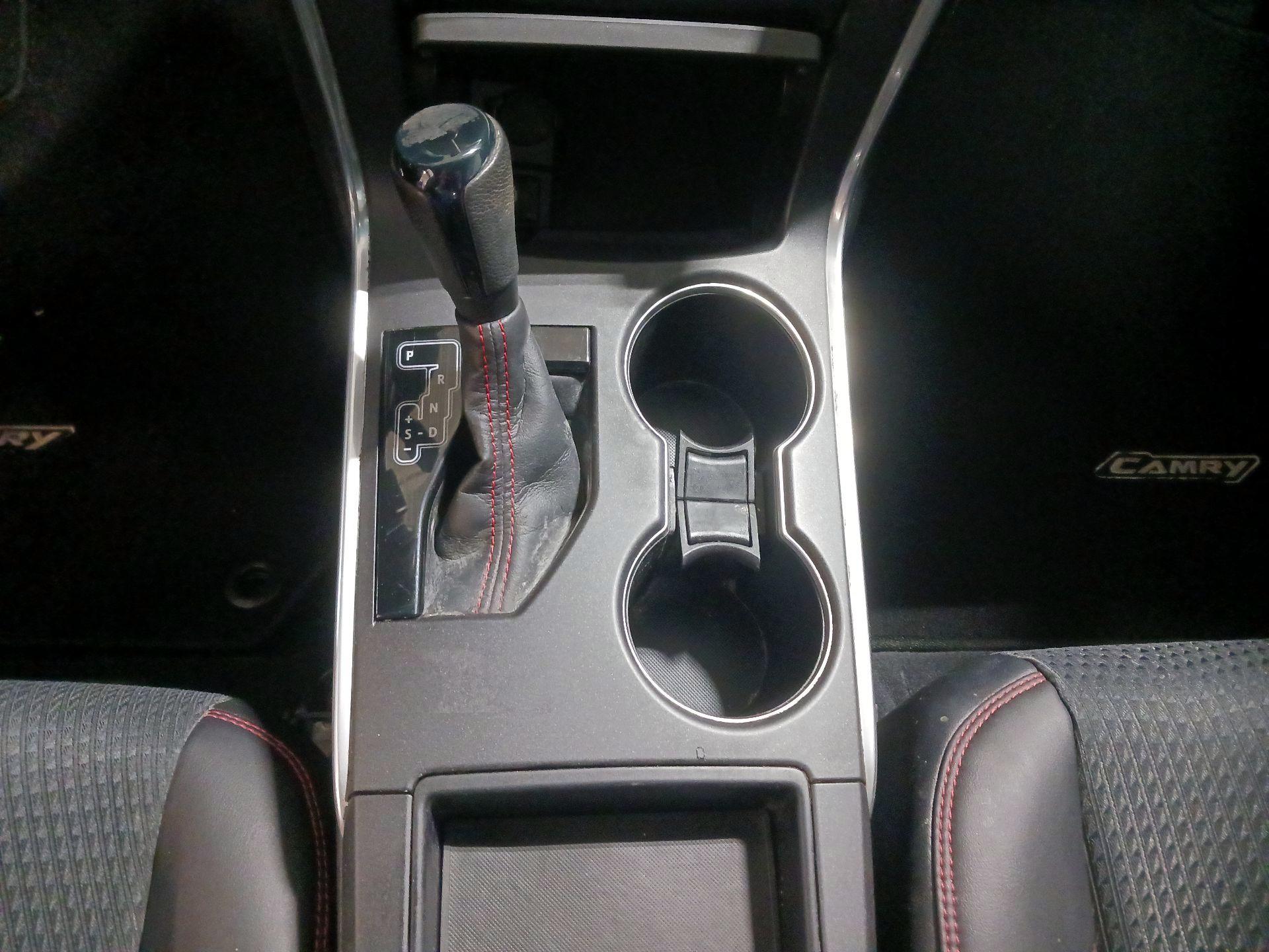 Thumbnail: 2015 Toyota Camry - 17
