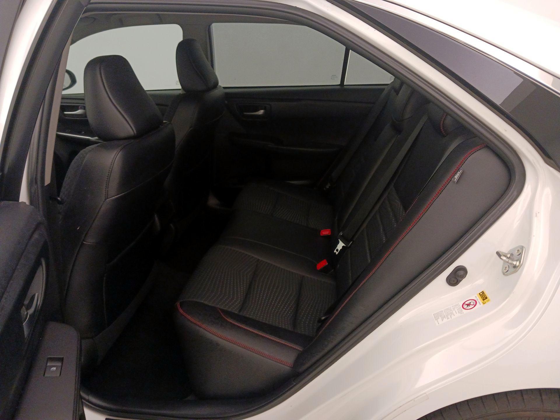 Thumbnail: 2015 Toyota Camry - 19