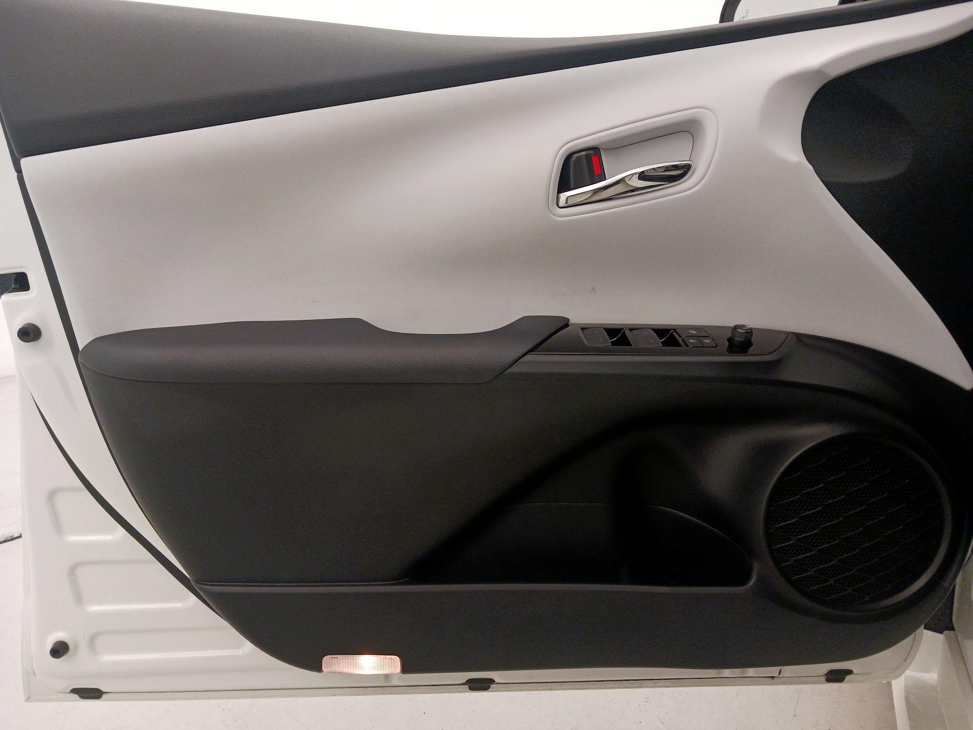 Thumbnail: 2020 Toyota Prius - 12