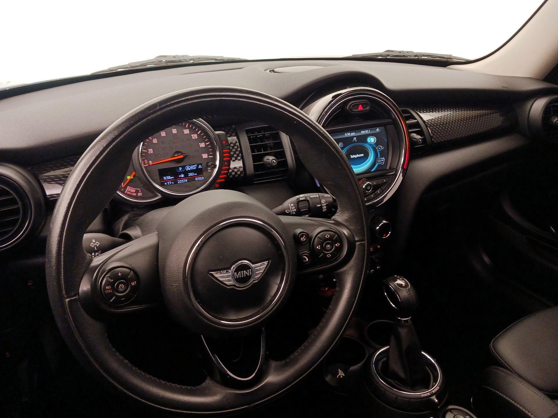 Thumbnail: 2017 MINI Cooper Hardtop - 9