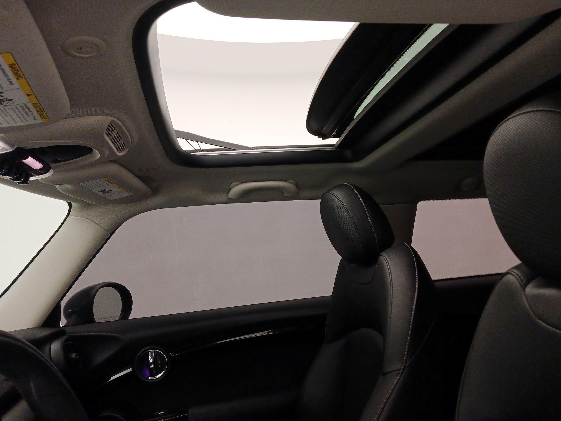 Thumbnail: 2017 MINI Cooper Hardtop - 18