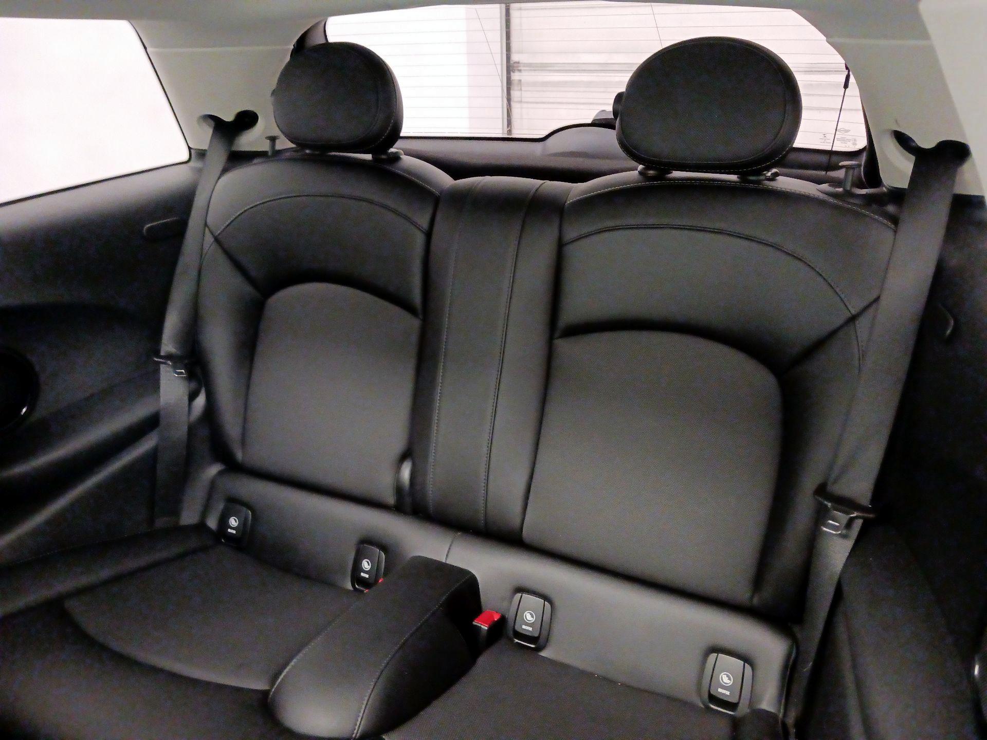 Thumbnail: 2017 MINI Cooper Hardtop - 19