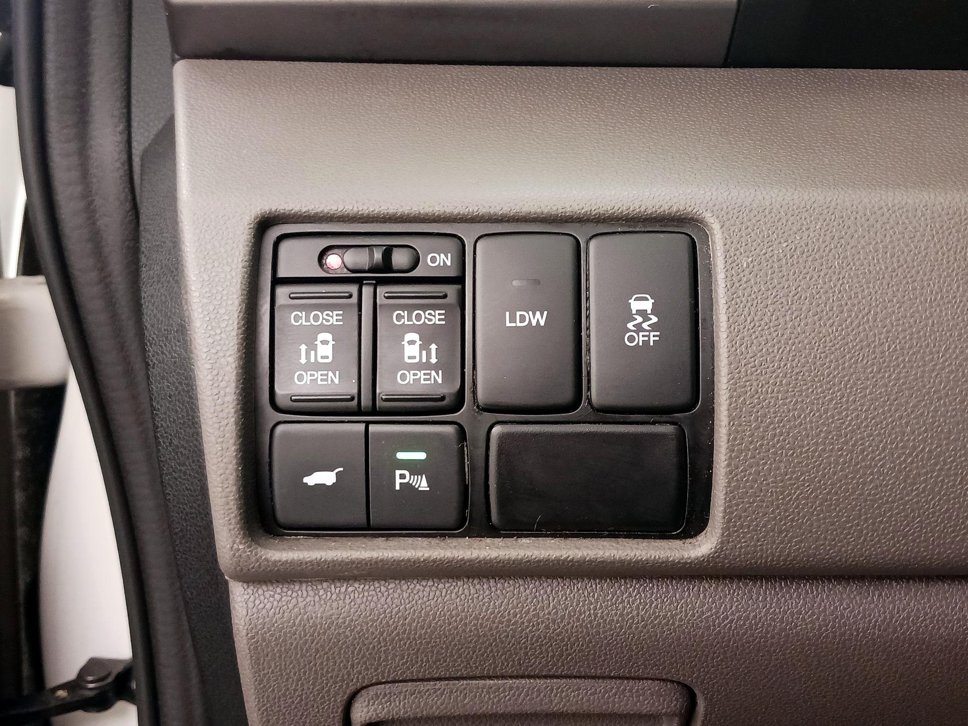 Thumbnail: 2017 Honda Odyssey - 13