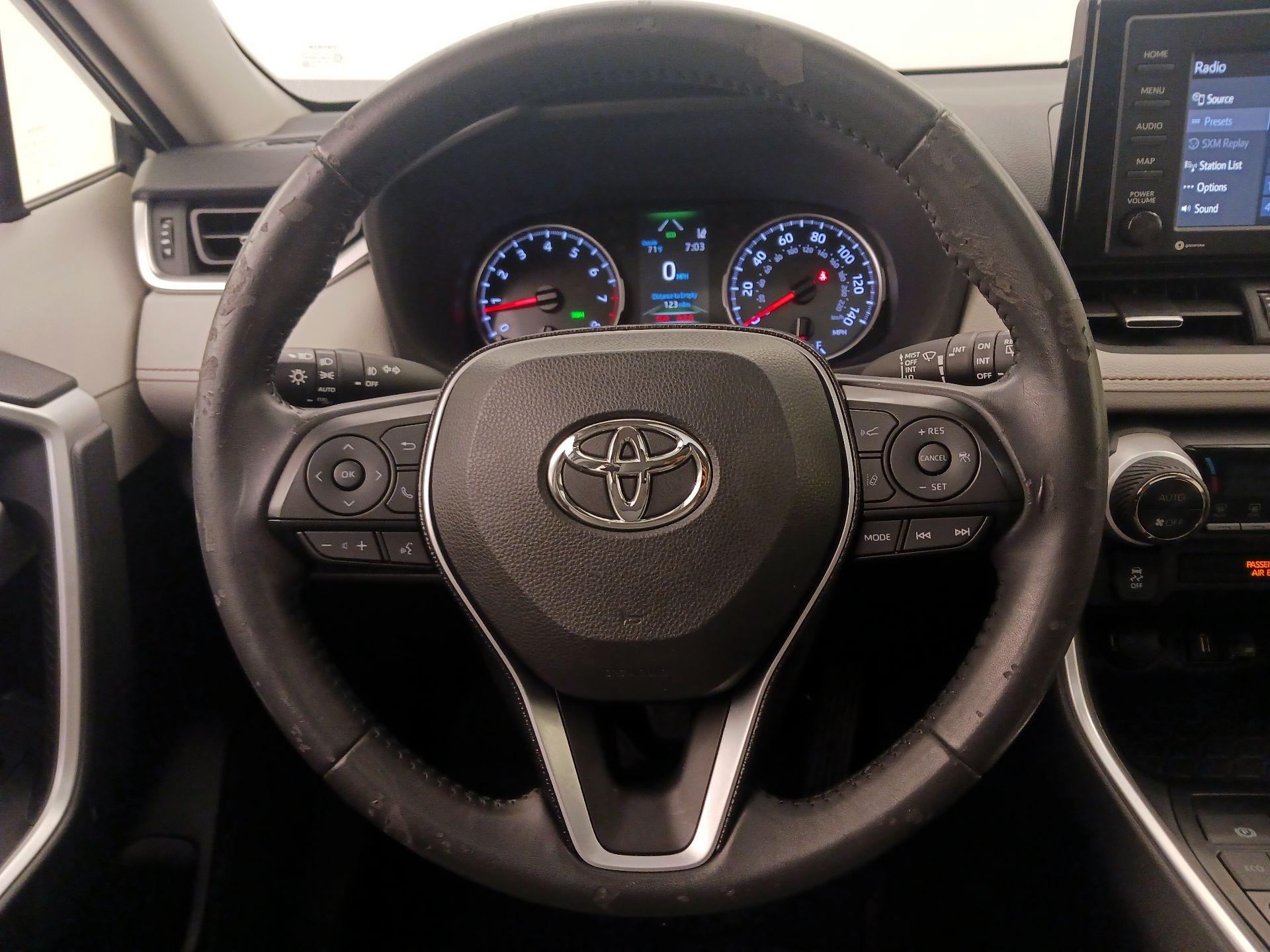Thumbnail: 2020 Toyota RAV4 - 10