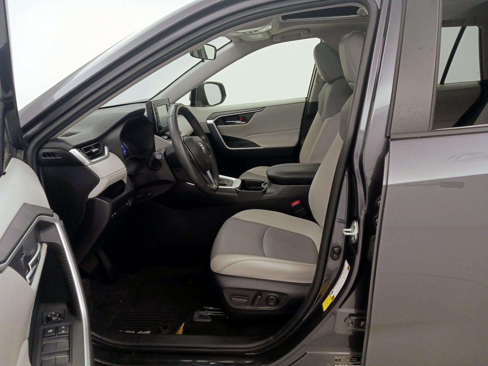 Thumbnail: 2020 Toyota RAV4 - 11