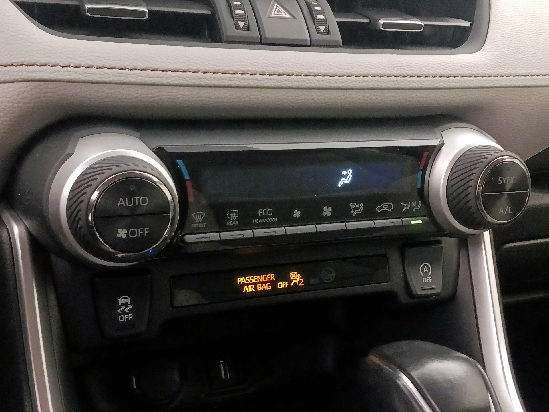 Thumbnail: 2020 Toyota RAV4 - 16