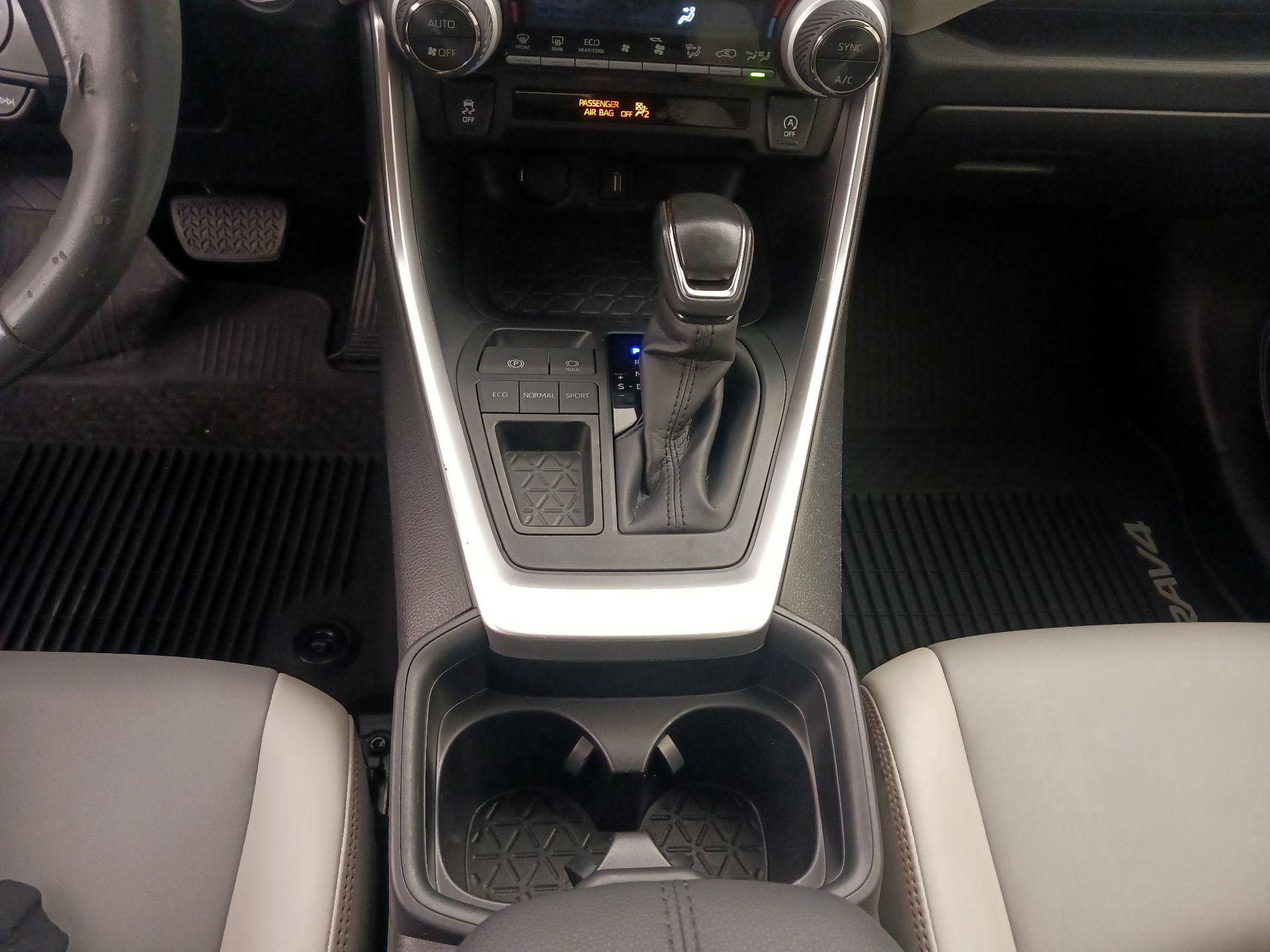 Thumbnail: 2020 Toyota RAV4 - 17