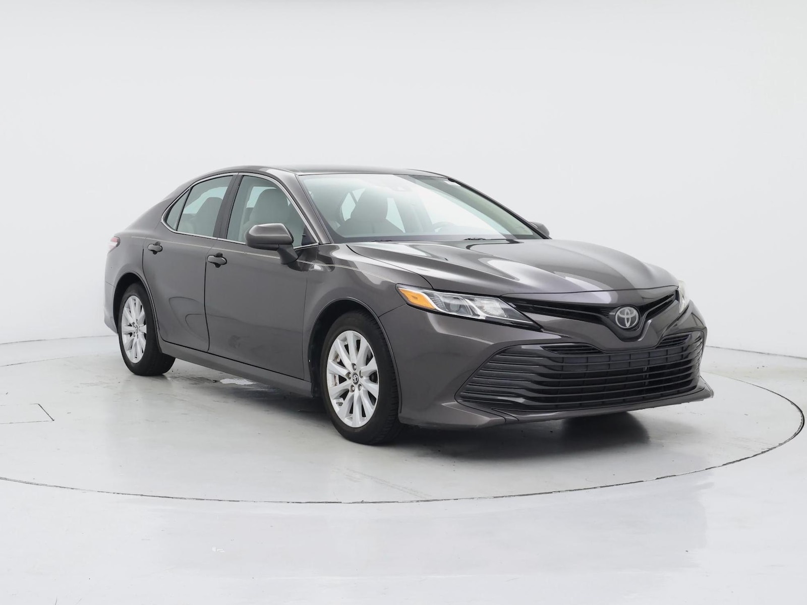 2019 Toyota Camry LE - Photo 2