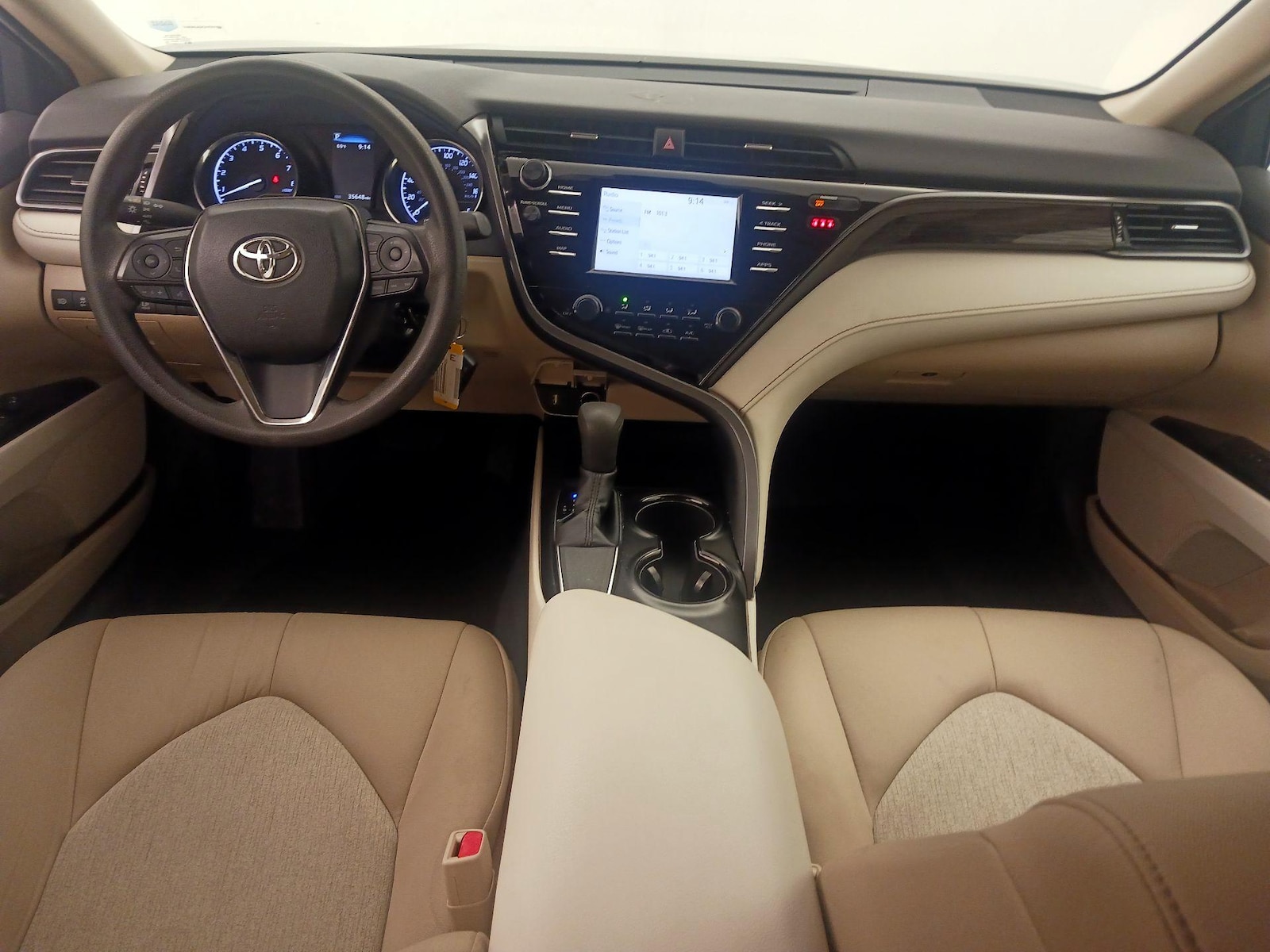 2019 Toyota Camry LE - Photo 10