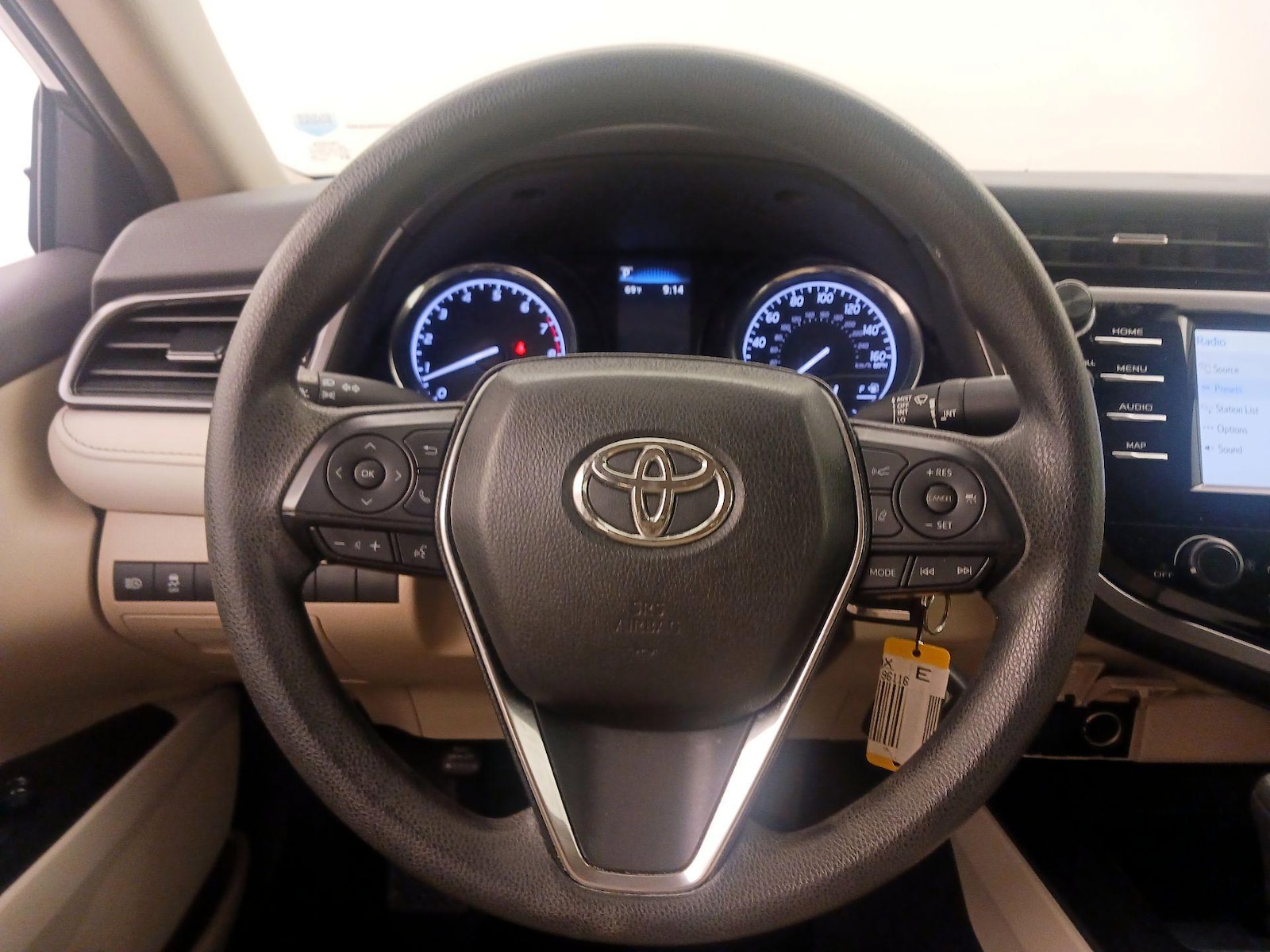 2019 Toyota Camry LE - Photo 11