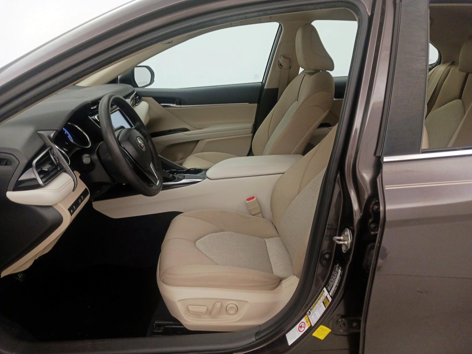 2019 Toyota Camry LE - Photo 12