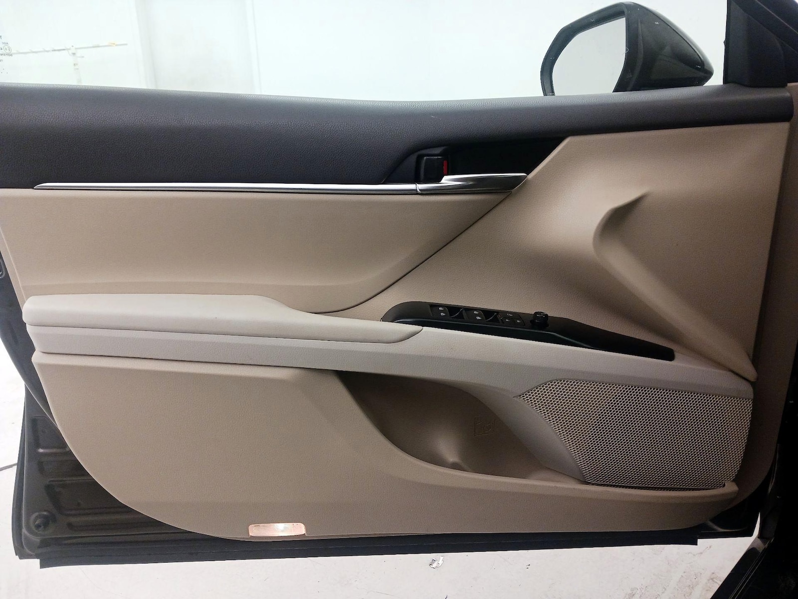 2019 Toyota Camry LE - Photo 13