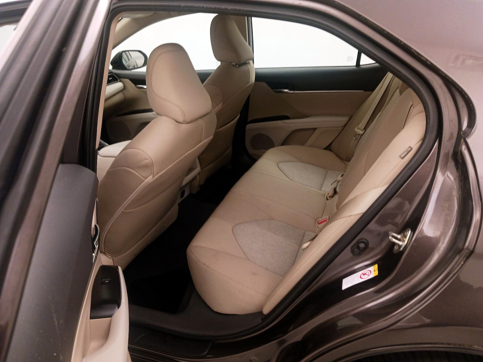 2019 Toyota Camry LE - Photo 20