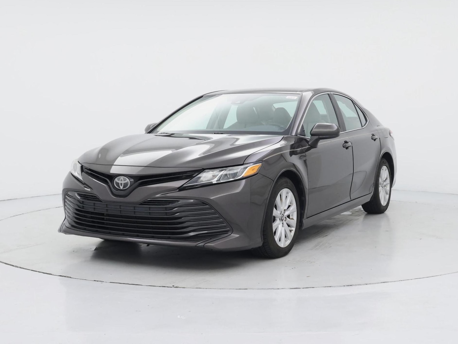 2019 Toyota Camry LE - Photo 5