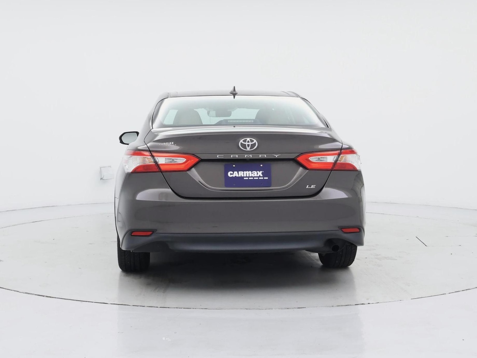 2019 Toyota Camry LE - Photo 7