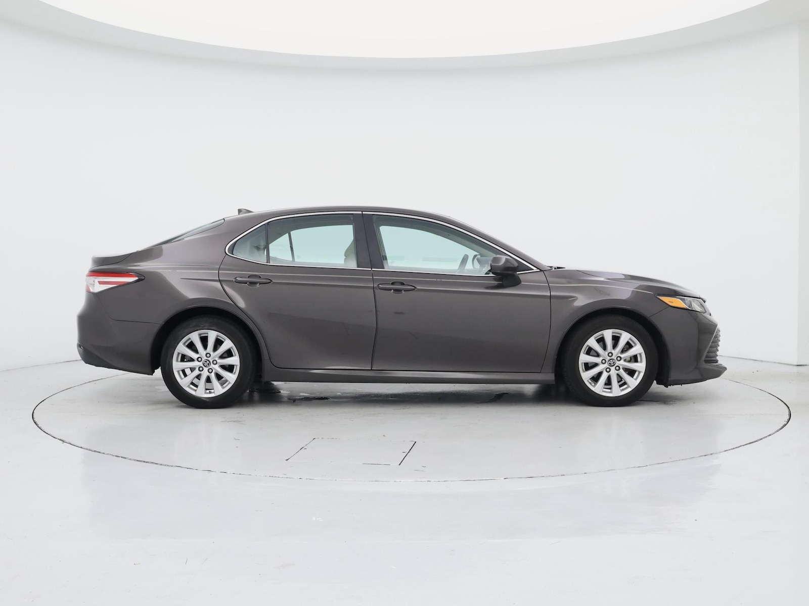 2019 Toyota Camry LE - Photo 8