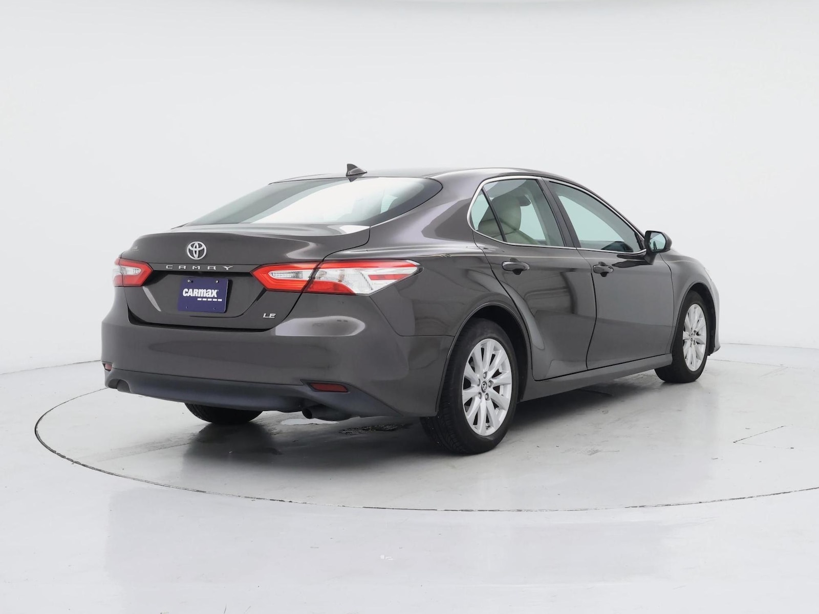 2019 Toyota Camry LE - Photo 9