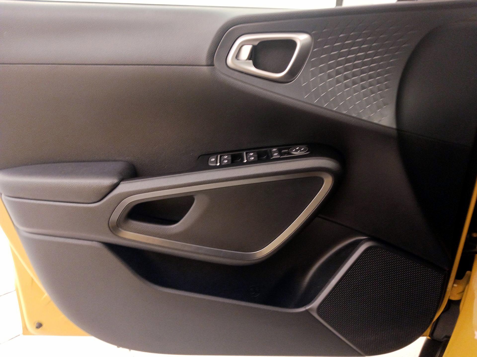 Thumbnail: 2020 Kia Soul - 12