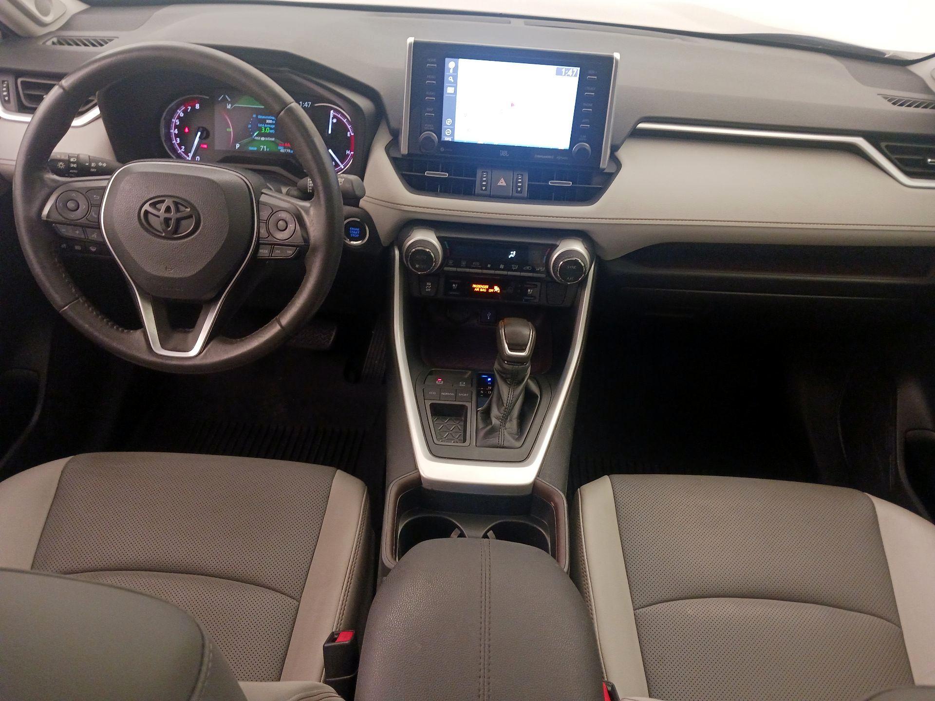 Thumbnail: 2020 Toyota RAV4 - 9