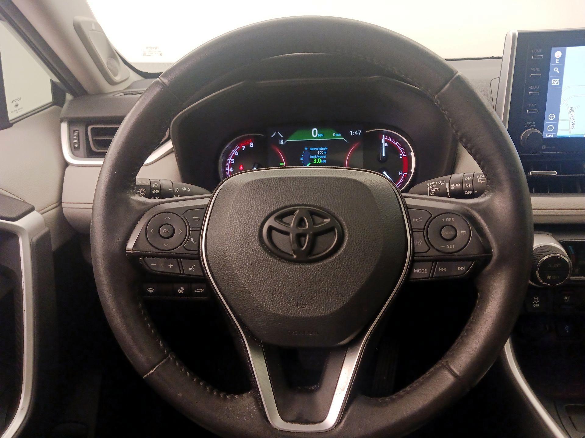 Thumbnail: 2020 Toyota RAV4 - 10