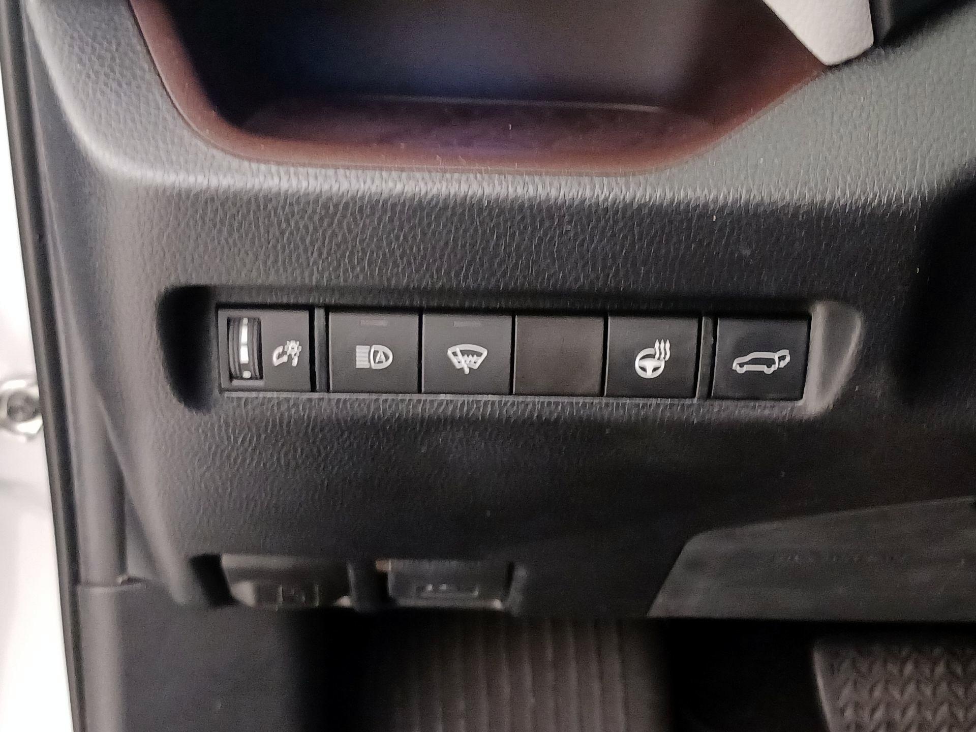 Thumbnail: 2020 Toyota RAV4 - 13