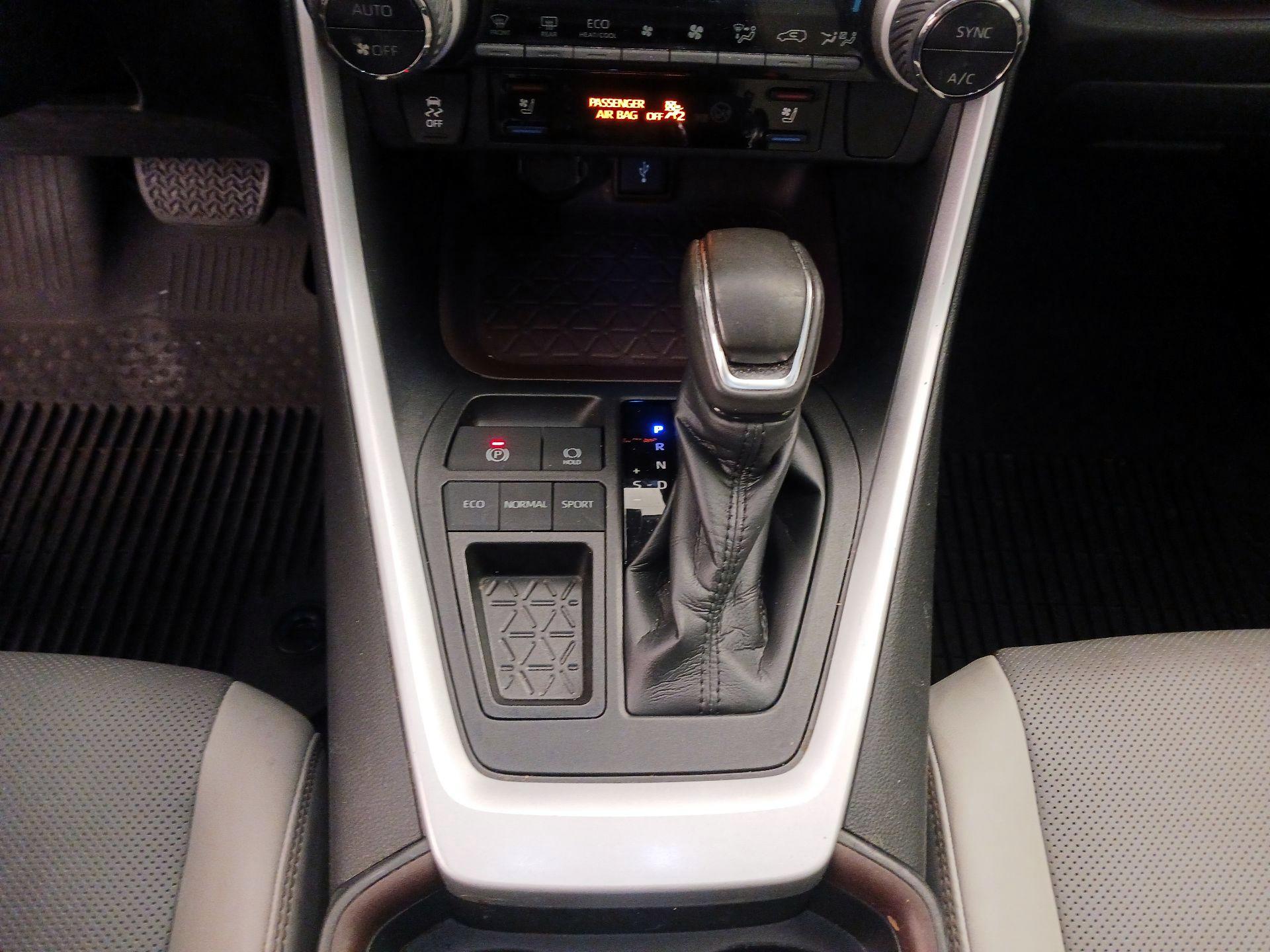 Thumbnail: 2020 Toyota RAV4 - 18