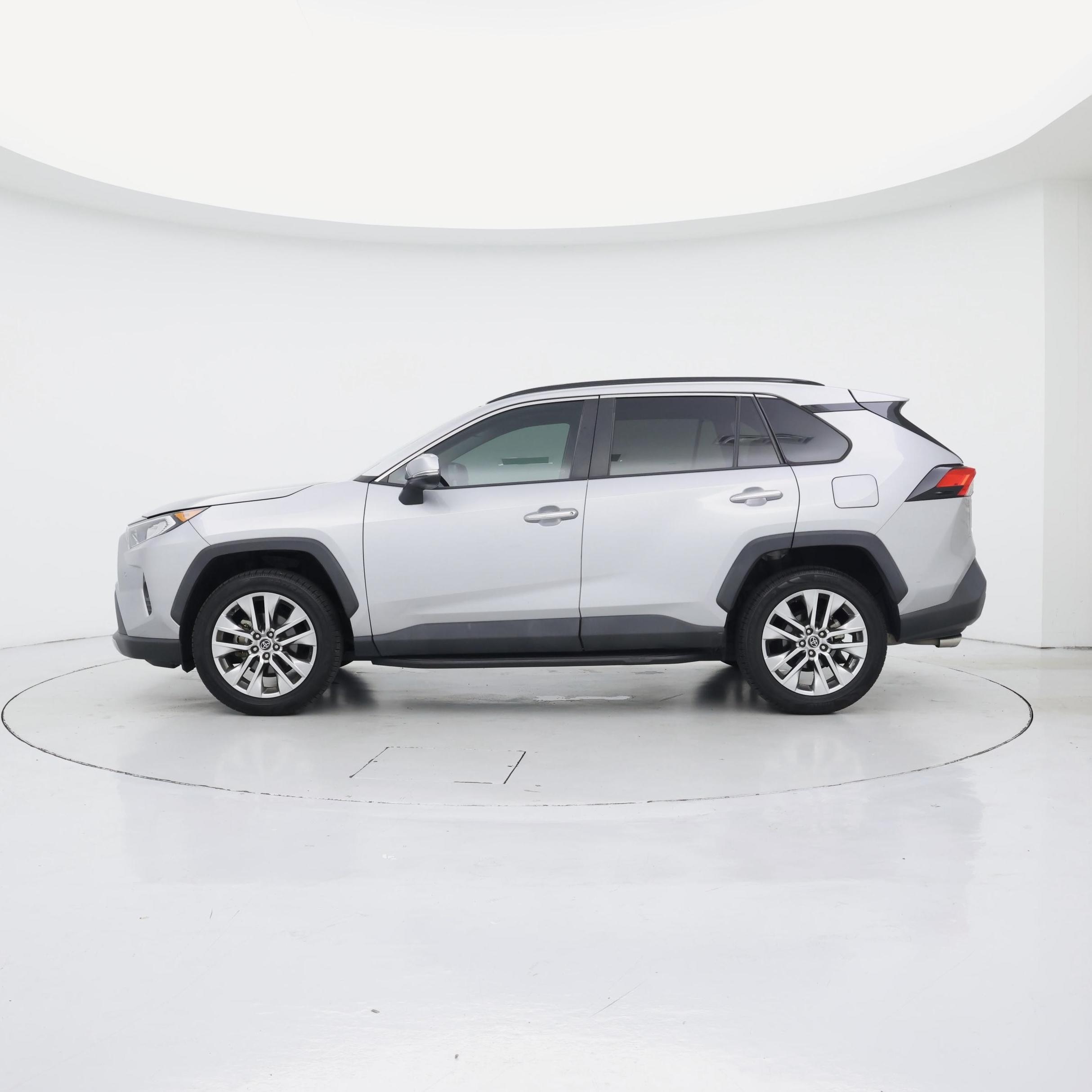 Thumbnail: 2020 Toyota RAV4 - 3