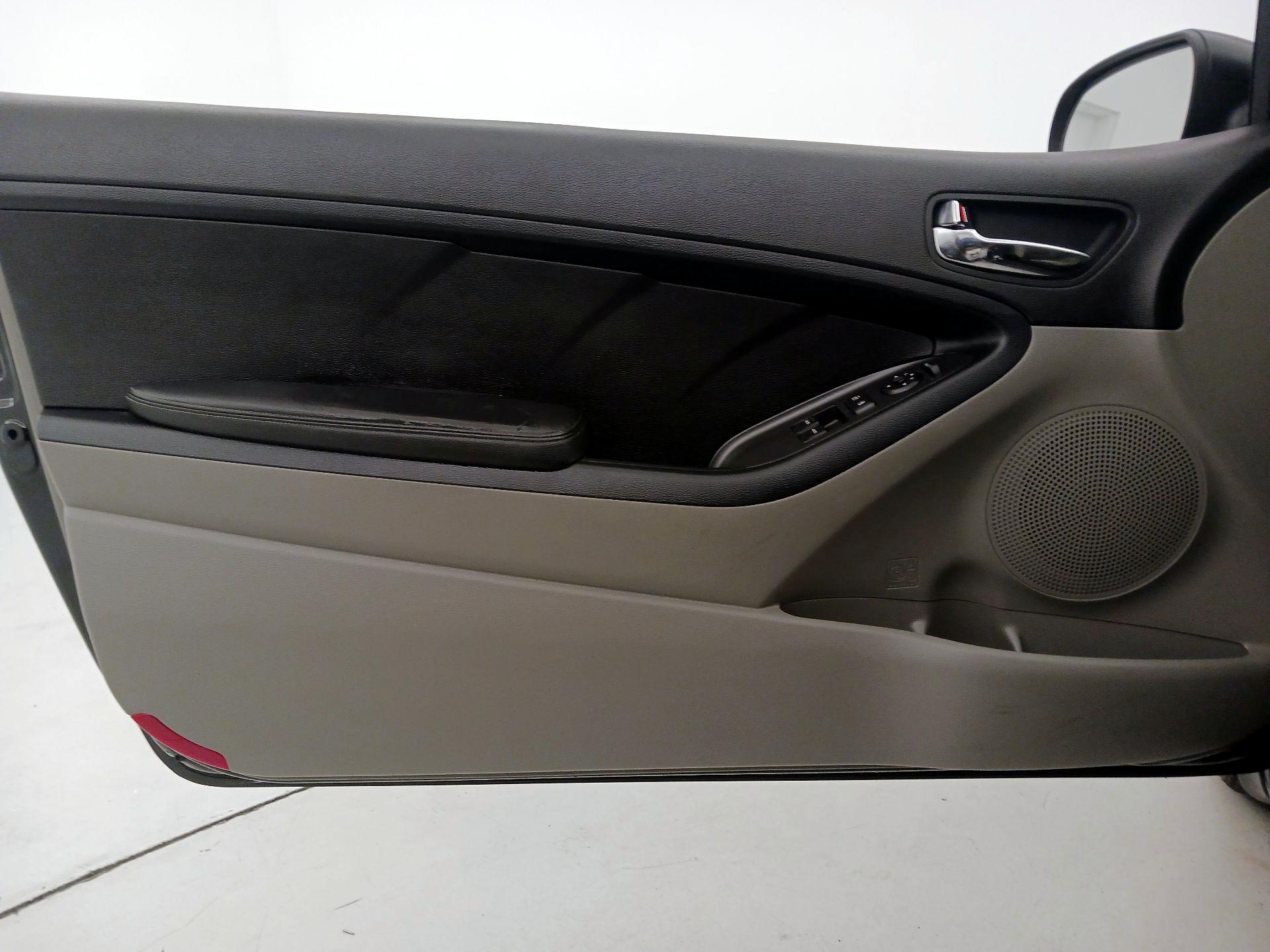 Thumbnail: 2014 Kia Forte - 12