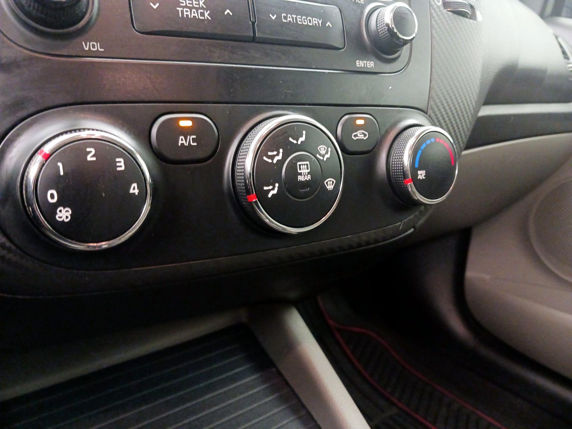 Thumbnail: 2014 Kia Forte - 16