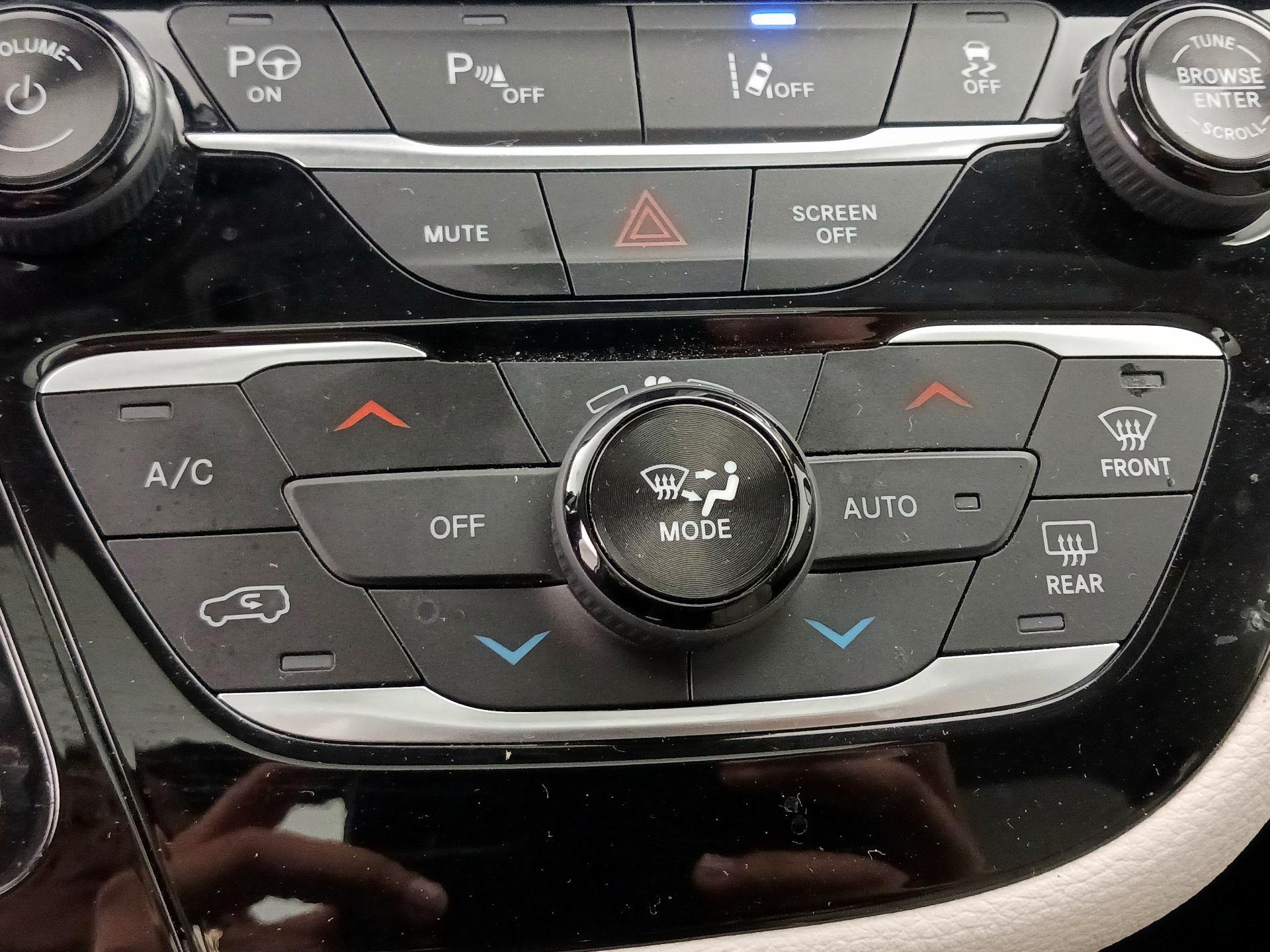 Thumbnail: 2018 Chrysler Pacifica - 16