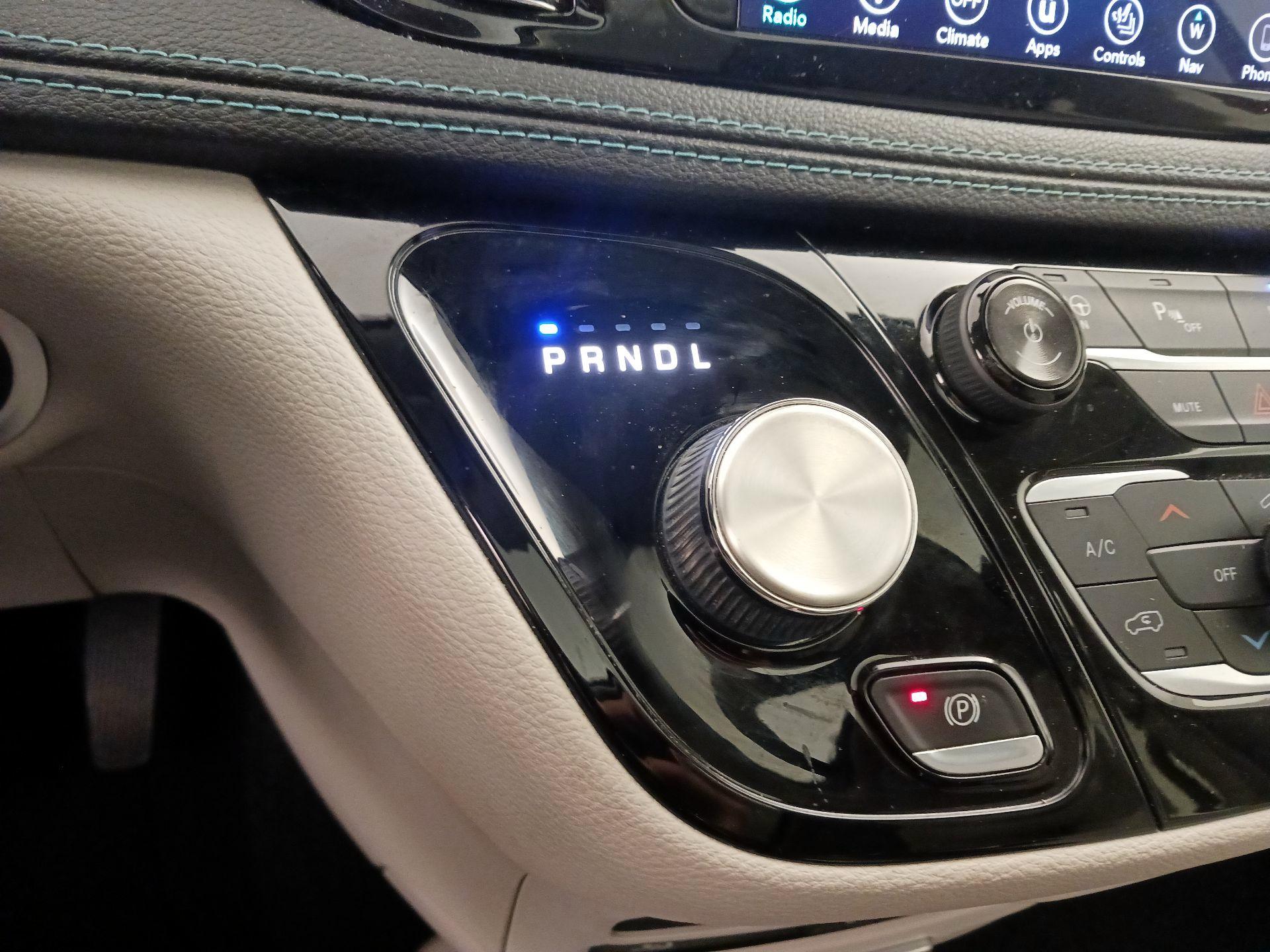 Thumbnail: 2018 Chrysler Pacifica - 17