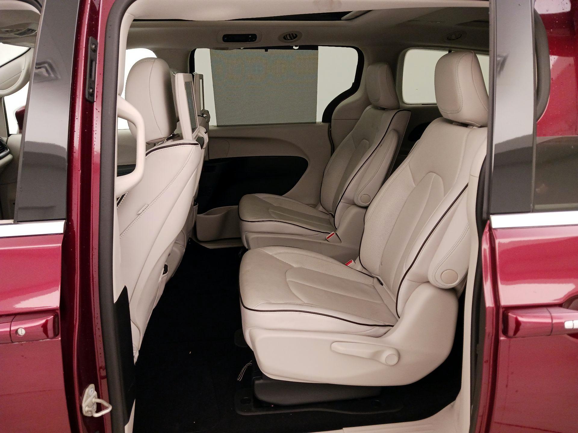 Thumbnail: 2018 Chrysler Pacifica - 20