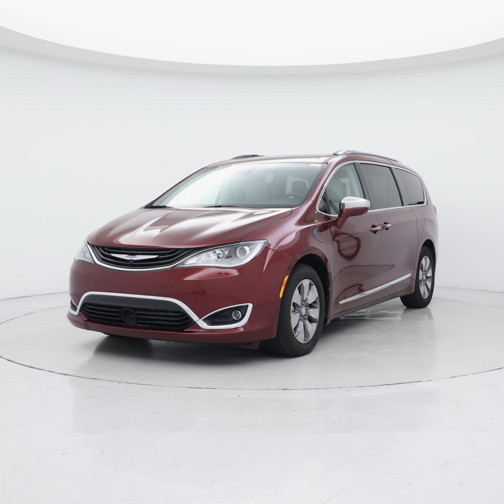 Thumbnail: 2018 Chrysler Pacifica - 4