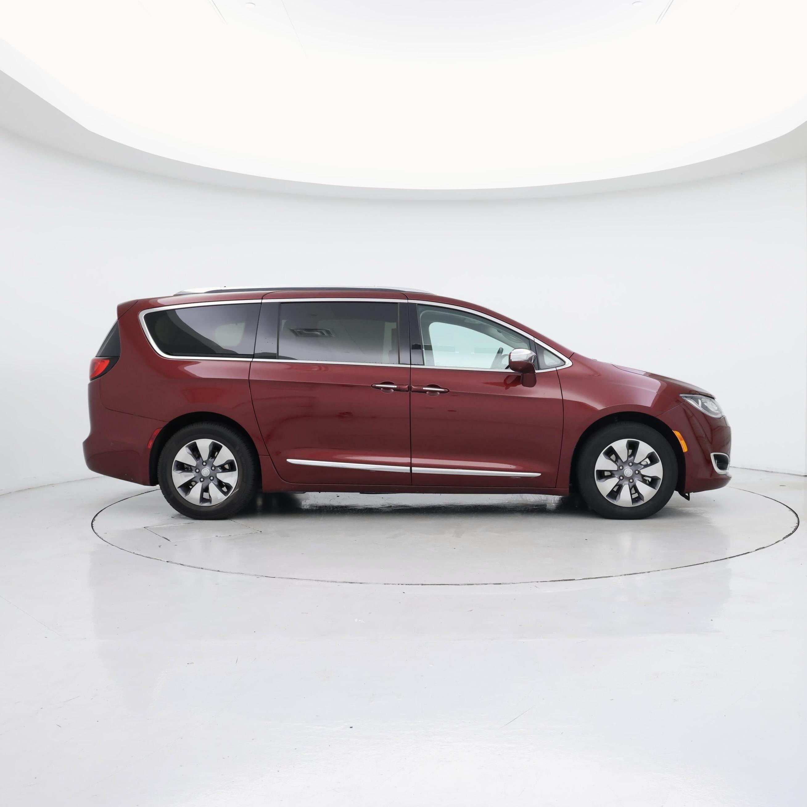 Thumbnail: 2018 Chrysler Pacifica - 7