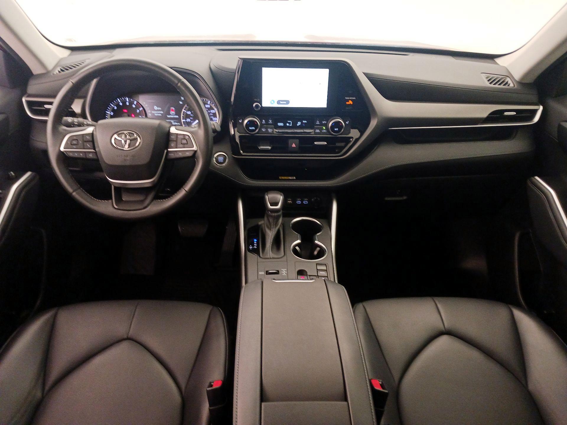 Thumbnail: 2023 Toyota Highlander - 9