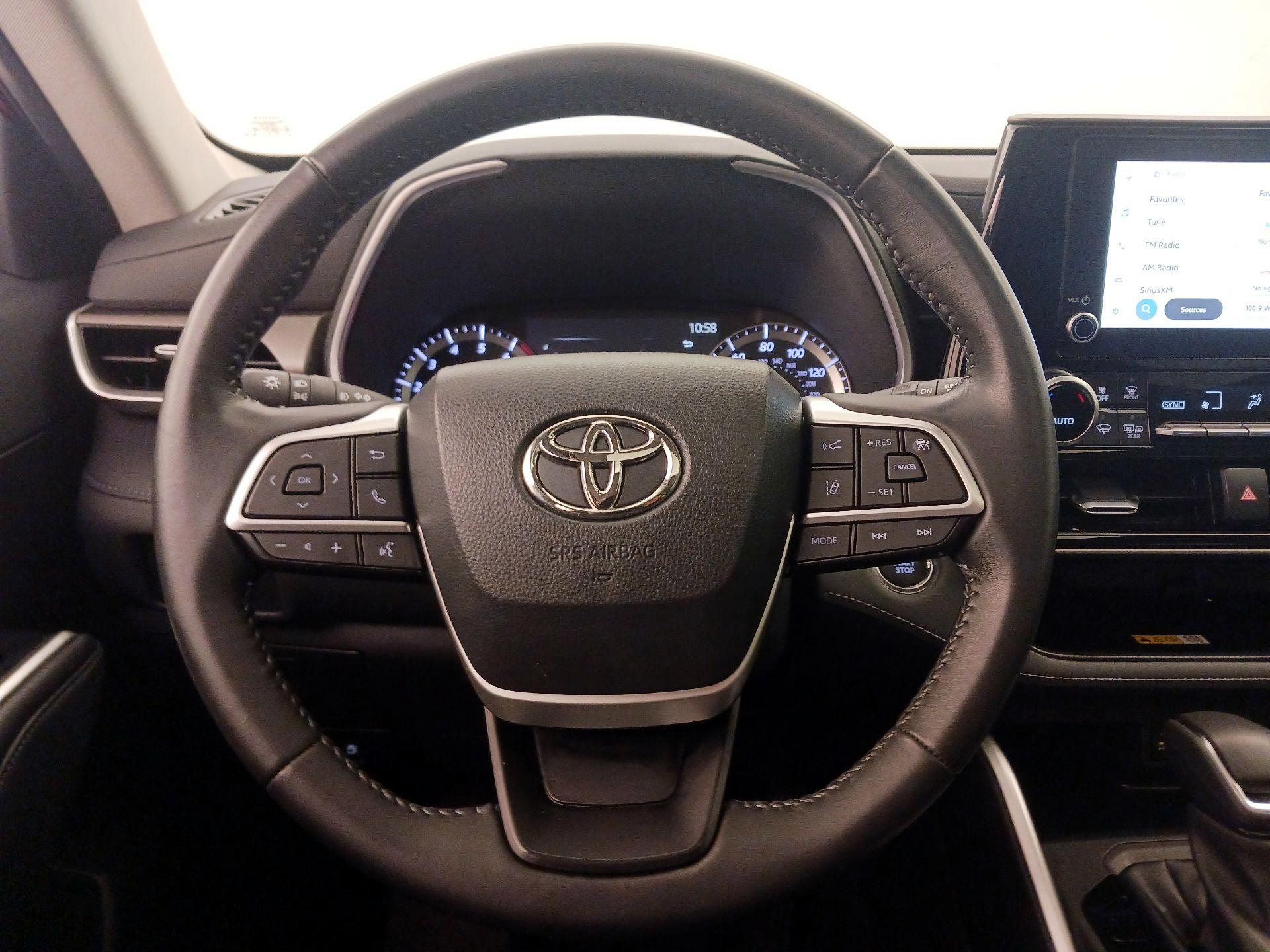 Thumbnail: 2023 Toyota Highlander - 10