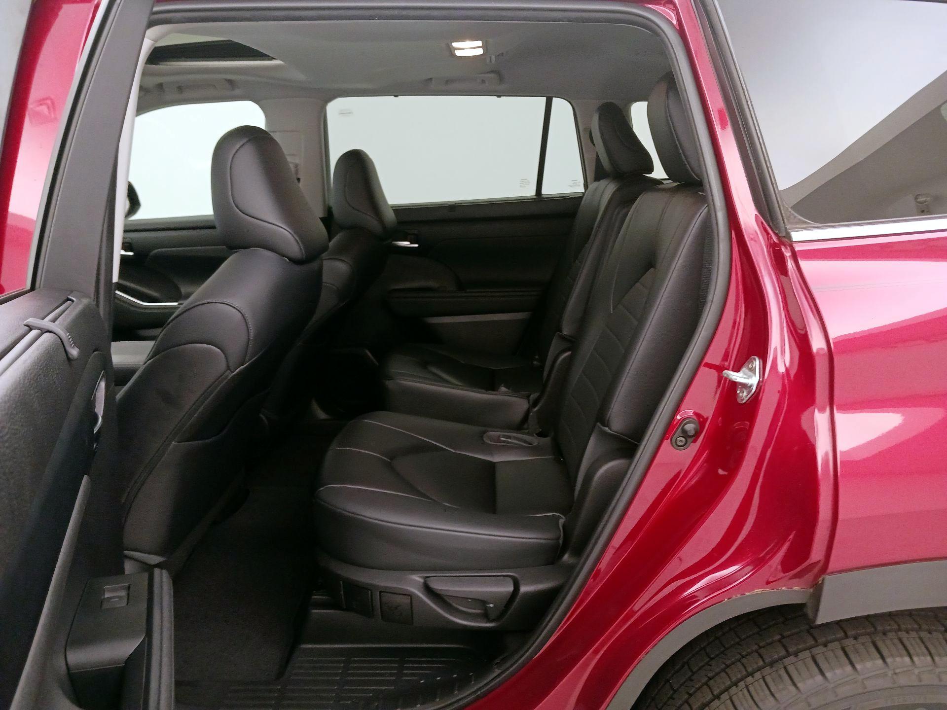 Thumbnail: 2023 Toyota Highlander - 20