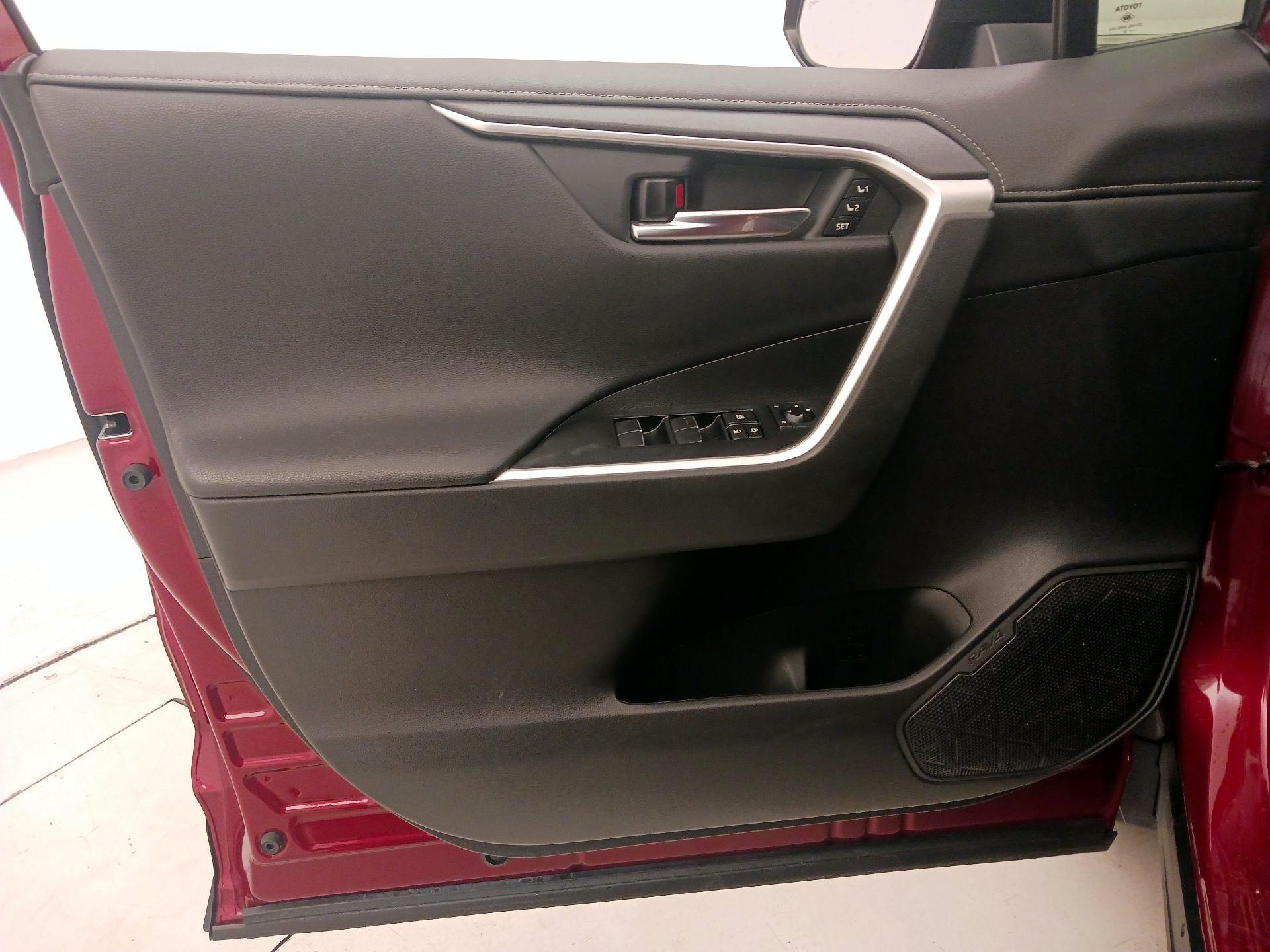 Thumbnail: 2021 Toyota RAV4 - 12