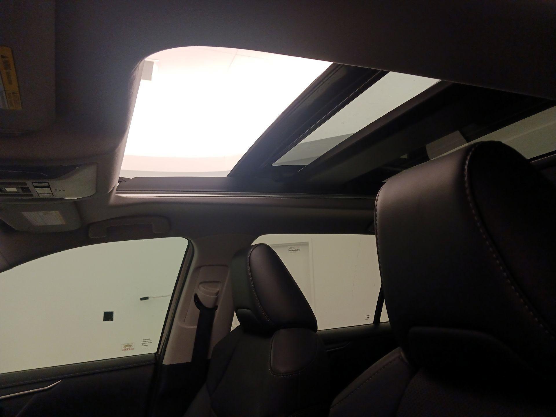 Thumbnail: 2021 Toyota RAV4 - 20