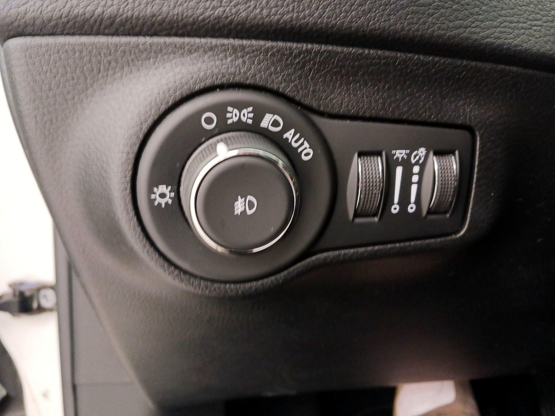 Thumbnail: 2020 Jeep Compass - 13