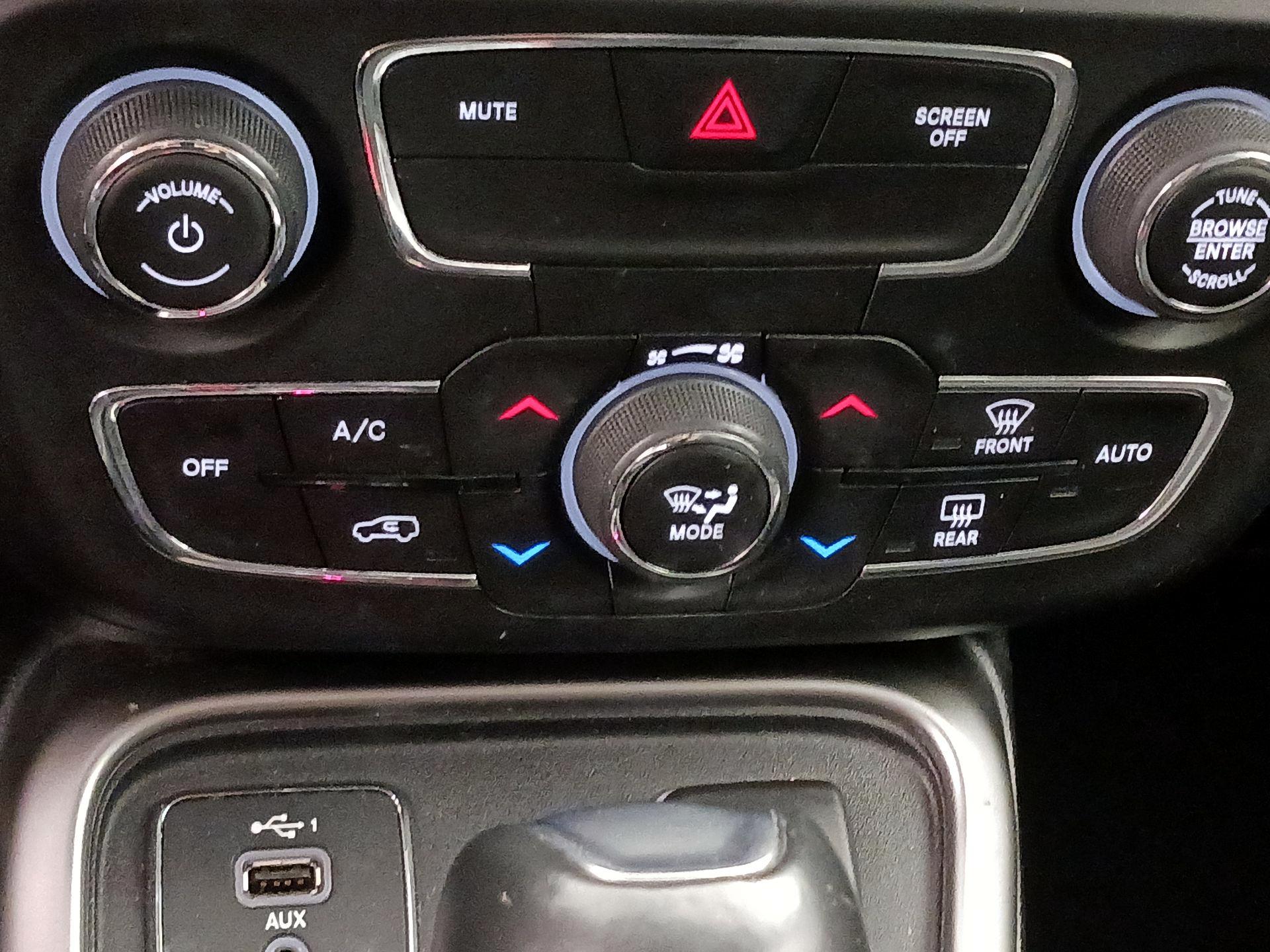 Thumbnail: 2020 Jeep Compass - 17