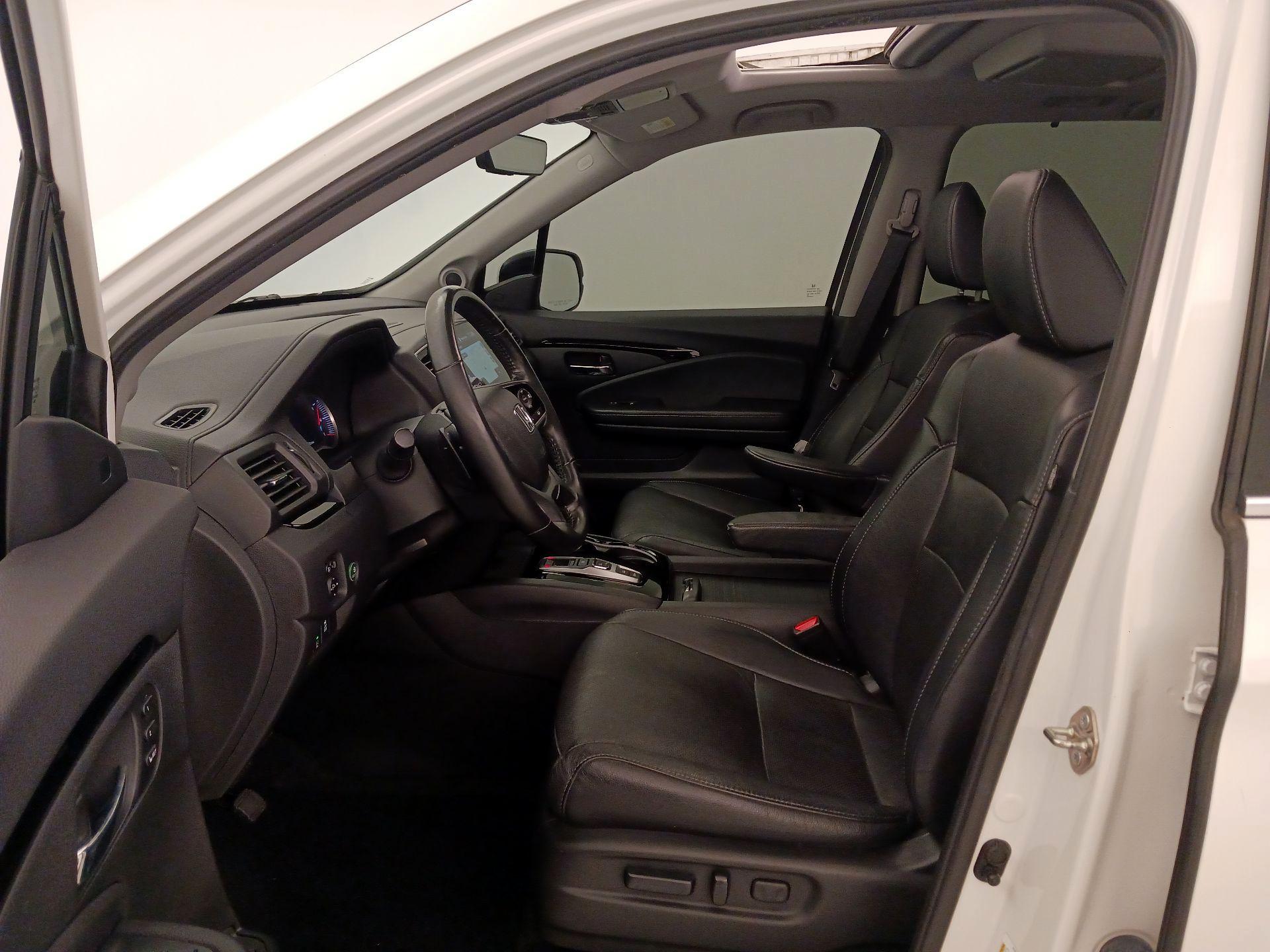 Thumbnail: 2019 Honda Pilot - 11