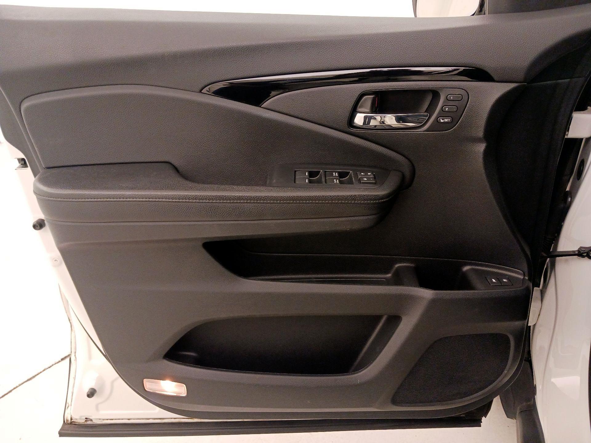 Thumbnail: 2019 Honda Pilot - 12