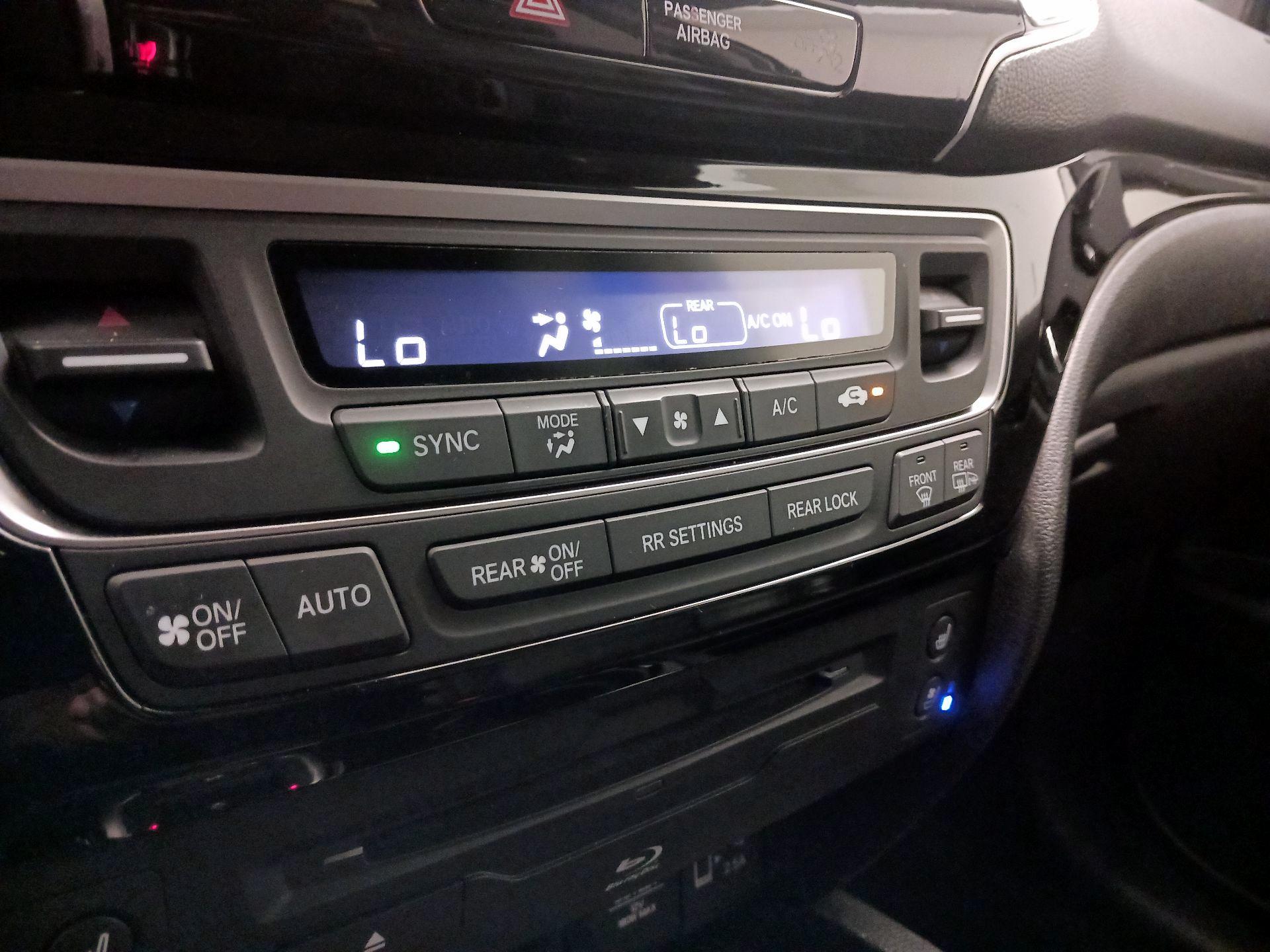 Thumbnail: 2019 Honda Pilot - 17