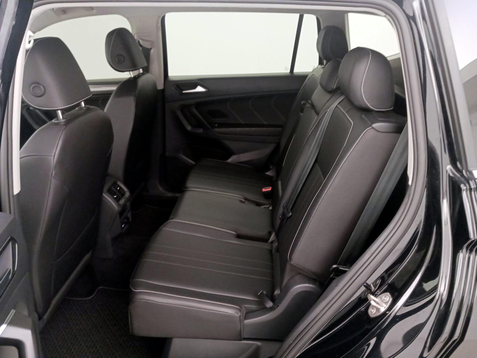 Thumbnail: 2023 Volkswagen Tiguan - 19