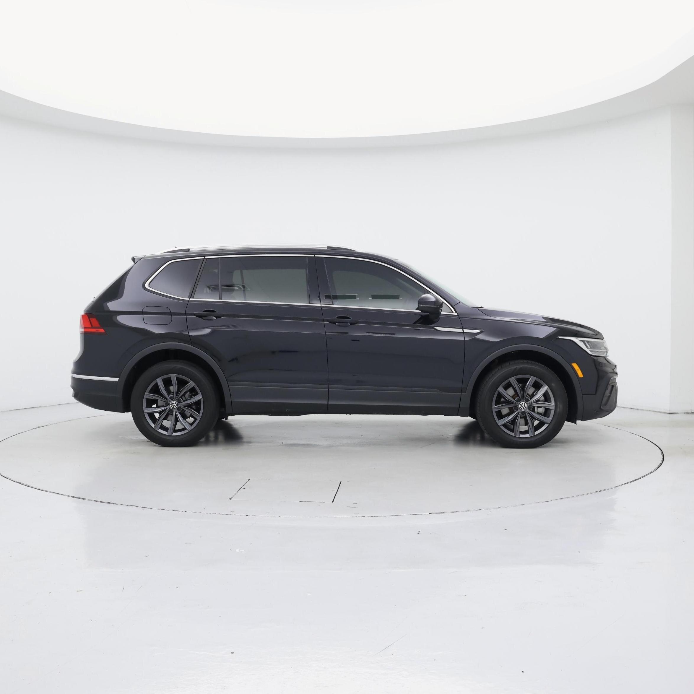 Thumbnail: 2023 Volkswagen Tiguan - 7