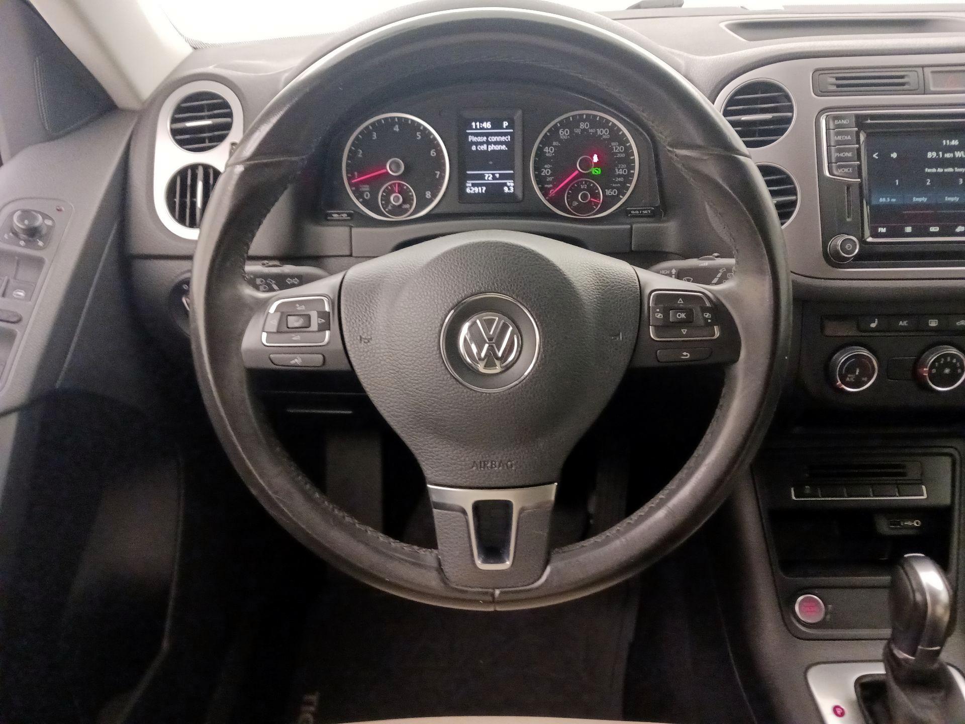 Thumbnail: 2017 Volkswagen Tiguan - 10