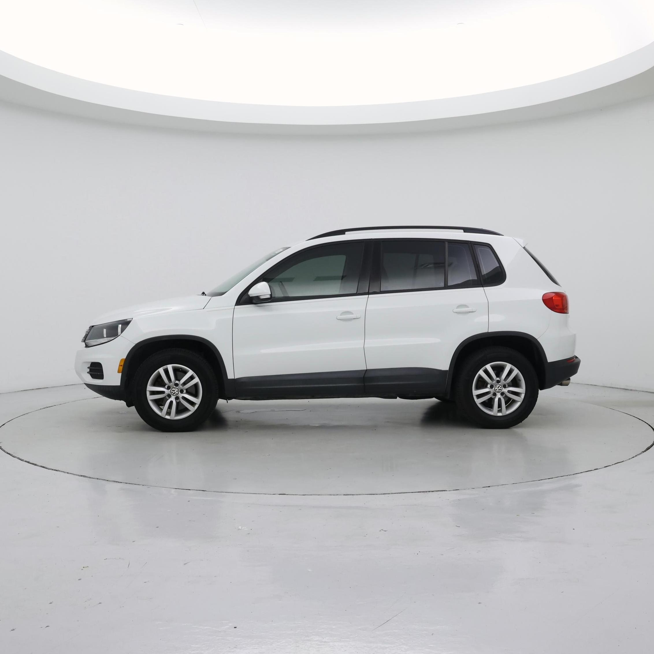 Thumbnail: 2017 Volkswagen Tiguan - 3