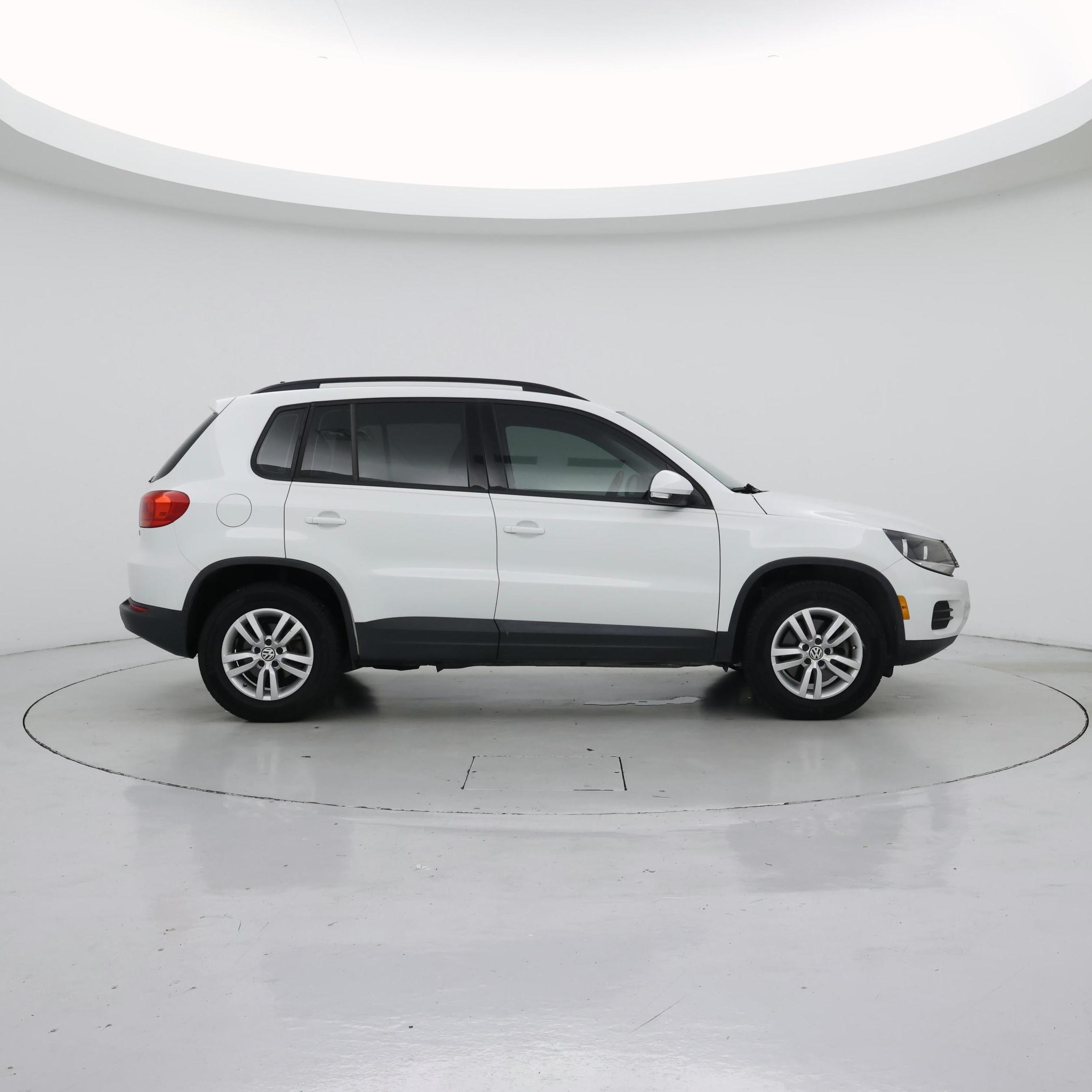 Thumbnail: 2017 Volkswagen Tiguan - 7