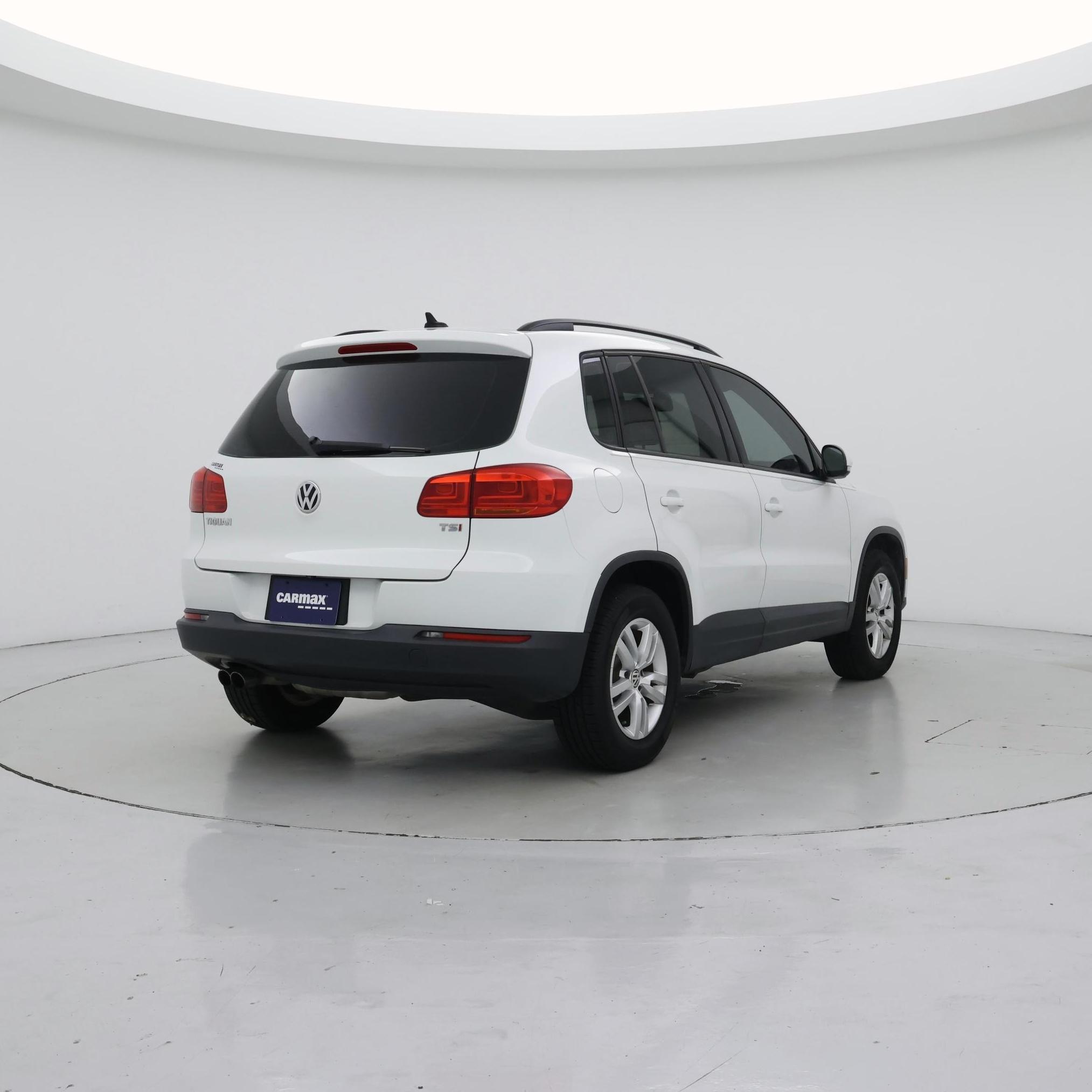 Thumbnail: 2017 Volkswagen Tiguan - 8